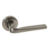 072-16E COMO SATIN NICKEL LEVER ON ROUND ROSE